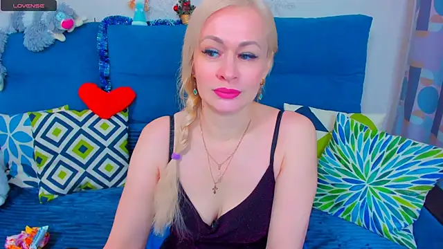 Snapshot of EllenMoore chatting on January 7, 2025, 5:33 am EllenMoore online show from January 7, 2025, 5:33 am