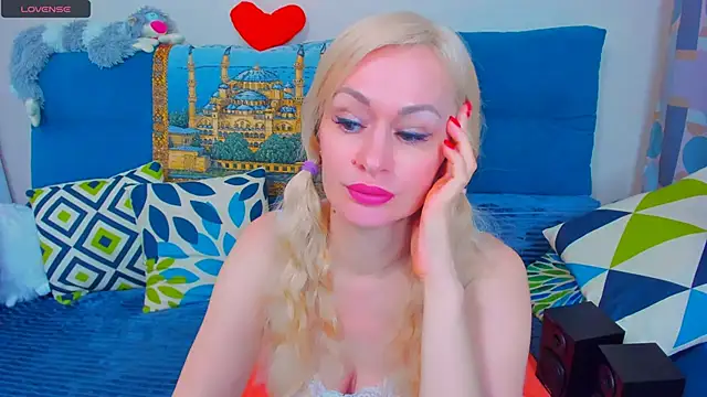 Snapshot of EllenMoore chatting on February 7, 2025, 3:55 am EllenMoore online show from February 7, 2025, 3:55 am