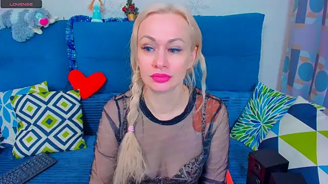 Snapshot of EllenMoore chatting on January 5, 2025, 5:41 am EllenMoore online show from January 5, 2025, 5:41 am