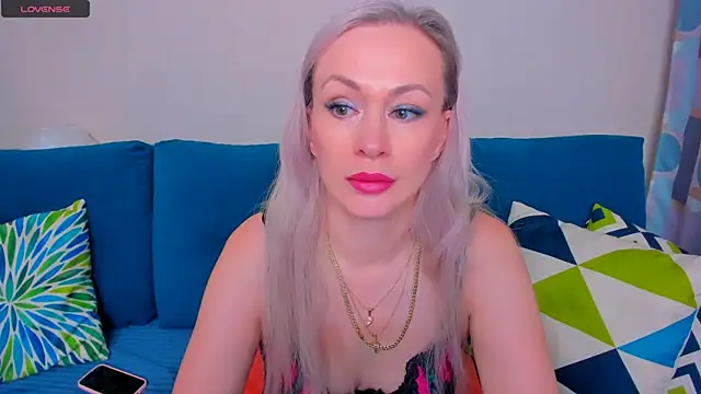 Snapshot of EllenMoore chatting on September 14, 2025, 3:07 am EllenMoore online show from September 14, 2025, 3:07 am