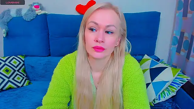 Snapshot of EllenMoore chatting on February 8, 2025, 2:26 am EllenMoore online show from February 8, 2025, 2:26 am