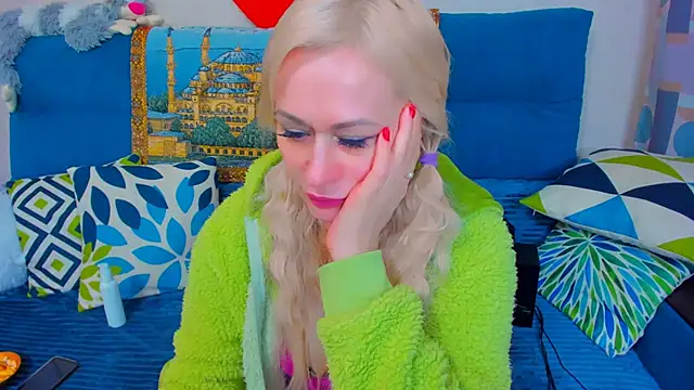 Snapshot of EllenMoore chatting on January 11, 2025, 5:41 am EllenMoore online show from January 11, 2025, 5:41 am