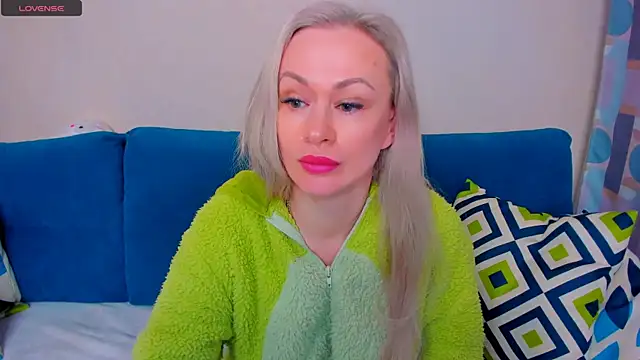 Snapshot of EllenMoore chatting on September 28, 2025, 3:02 am EllenMoore online show from September 28, 2025, 3:02 am