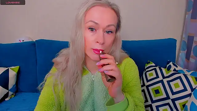 Snapshot of EllenMoore chatting on October 9, 2025, 3:07 am EllenMoore online show from October 9, 2025, 3:07 am