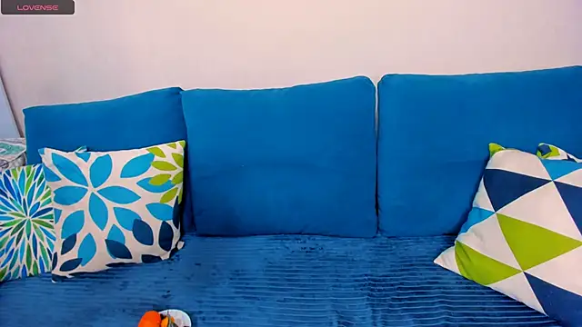 Snapshot of EllenMoore chatting on November 17, 2025, 3:10 am EllenMoore online show from November 17, 2025, 3:10 am