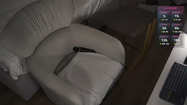 Snapshot of eseniyavl chatting on November 30, 2025, 5:08 am eseniyavl online show from November 30, 2025, 5:08 am