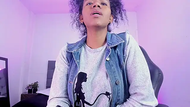 Snapshot of Ellie_Alves chatting on November 11, 2025, 1:28 pm Ellie Alves online show from November 11, 2025, 1:28 pm