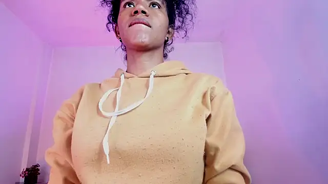 Snapshot of Ellie_Alves chatting on November 18, 2025, 1:03 pm Ellie Alves online show from November 18, 2025, 1:03 pm