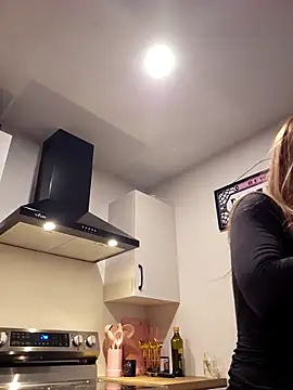 LilyOrion online show from November 18, 2025, 12:59 am