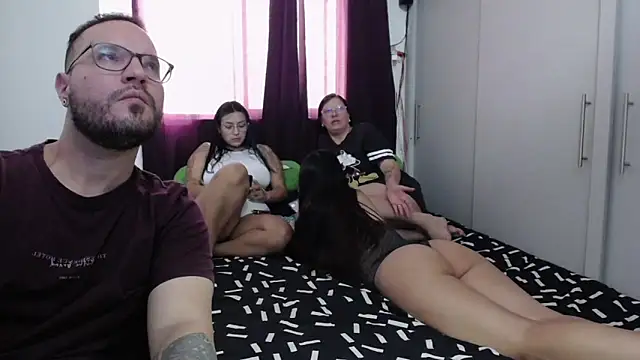 Snapshot of sgmr chatting on December 14, 2025, 2:33 pm sgmr online show from December 14, 2025, 2:33 pm