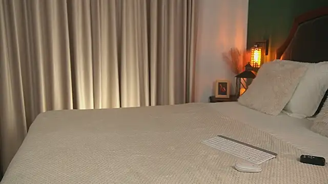 Snapshot of AlyonaX chatting on December 3, 2025, 8:19 pm AlyonaX online show from December 3, 2025, 8:19 pm