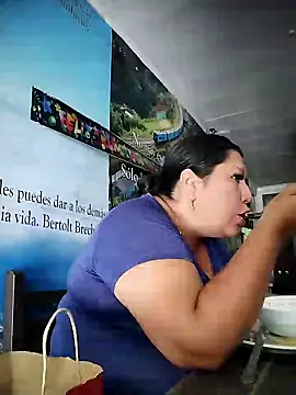 Snapshot of Brenda_Berck_ chatting on April 14, 2026, 2:44 pm Brenda Berck online show from April 14, 2026, 2:44 pm