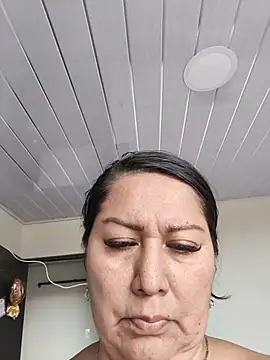 Snapshot of Brenda_Berck_ chatting on May 18, 2026, 7:51 pm Brenda Berck online show from May 18, 2026, 7:51 pm