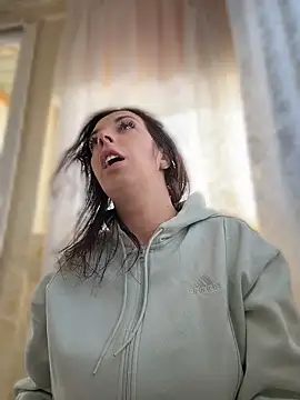 Snapshot of Almmaxxxx chatting on April 15, 2026, 5:24 am Almmaxxxx online show from April 15, 2026, 5:24 am