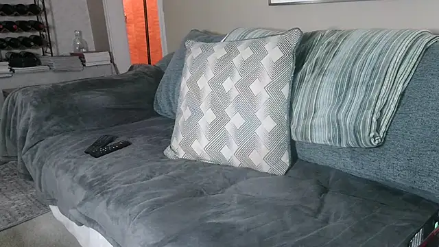 tscharlotte online show from October 28, 2025, 2:01 am