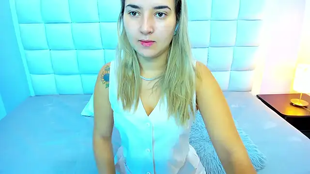 teresasroom  online show from November 22, 2025, 1:10 pm