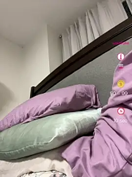 Snapshot of Gabihotxxx1 chatting on June 10, 2026, 9:27 pm Gabihotxxx1 online show from June 10, 2026, 9:27 pm
