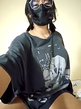 Snapshot of Latin_summer chatting on November 1, 2025, 11:42 pm Latin summer online show from November 1, 2025, 11:42 pm