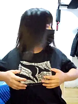 Snapshot of Latin_summer chatting on September 19, 2025, 10:47 pm Latin summer online show from September 19, 2025, 10:47 pm