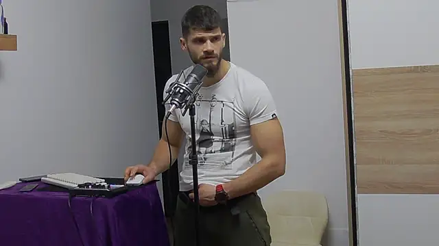 Snapshot of MauroTwin chatting on February 3, 2025, 5:46 pm MauroTwin online show from February 3, 2025, 5:46 pm