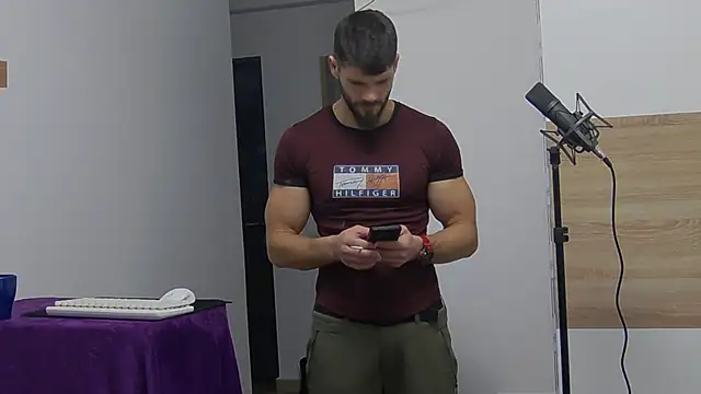 Snapshot of MauroTwin chatting on February 5, 2025, 5:42 pm MauroTwin online show from February 5, 2025, 5:42 pm