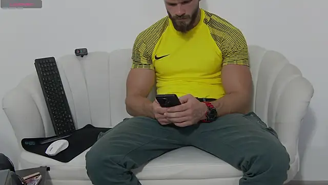 Snapshot of MauroTwin chatting on October 5, 2025, 5:25 pm MauroTwin online show from October 5, 2025, 5:25 pm