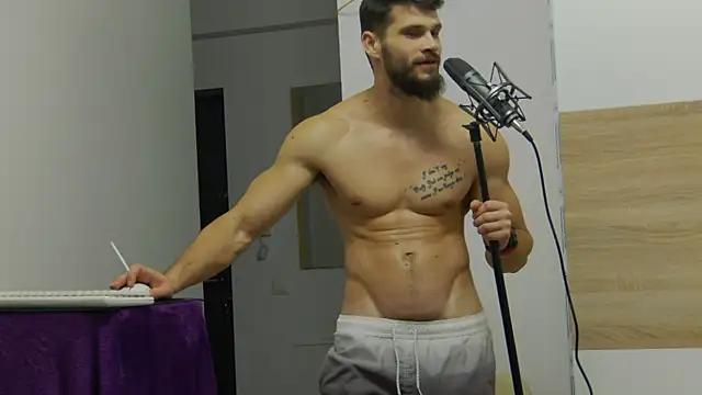 Snapshot of MauroTwin chatting on February 9, 2025, 9:06 pm MauroTwin online show from February 9, 2025, 9:06 pm