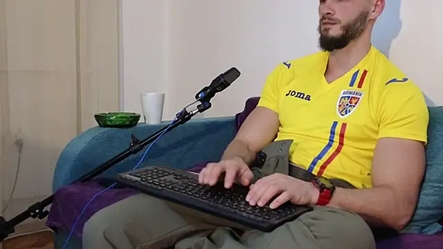 Snapshot of MauroTwin chatting on March 10, 2025, 6:23 pm MauroTwin online show from March 10, 2025, 6:23 pm