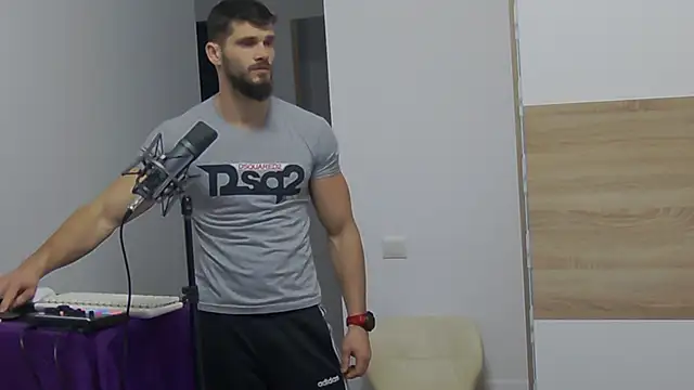 Snapshot of MauroTwin chatting on February 2, 2025, 8:41 pm MauroTwin online show from February 2, 2025, 8:41 pm