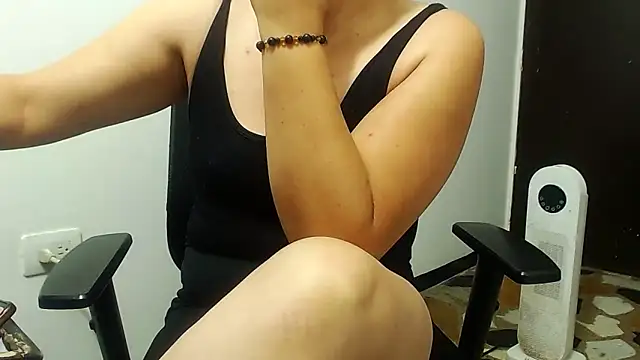 dalilasquirt1 online show from March 29, 2026, 12:29 pm