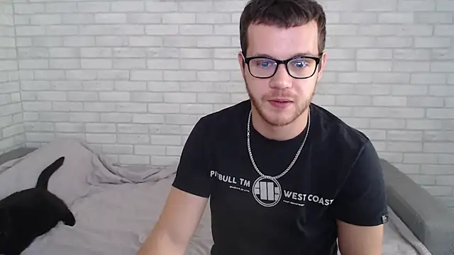 Snapshot of Alexxx_horny chatting on September 30, 2025, 7:58 am Alexxx horny online show from September 30, 2025, 7:58 am