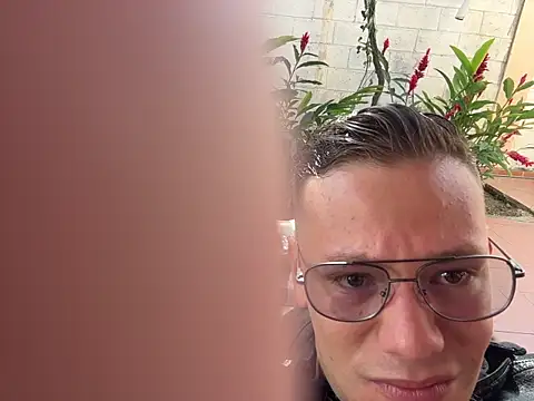 Snapshot of simon_and_david chatting on December 14, 2025, 7:08 pm simon and david online show from December 14, 2025, 7:08 pm