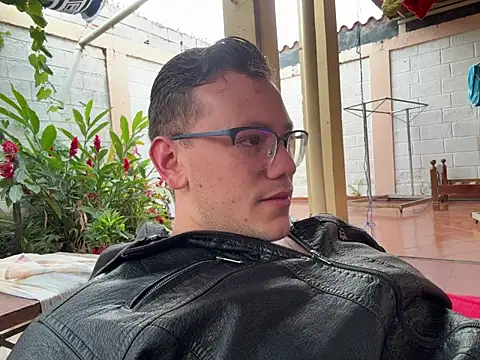 Snapshot of simon_and_david chatting on November 9, 2025, 9:41 pm simon and david online show from November 9, 2025, 9:41 pm