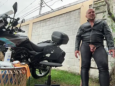 Snapshot of simon_and_david chatting on December 13, 2025, 8:04 pm simon and david online show from December 13, 2025, 8:04 pm