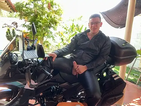 Snapshot of simon_and_david chatting on September 22, 2025, 5:30 pm simon and david online show from September 22, 2025, 5:30 pm