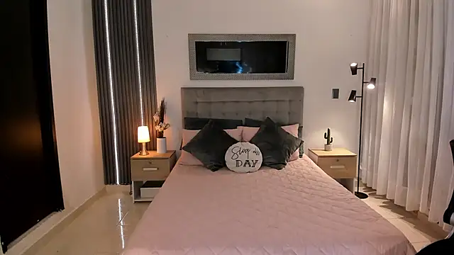 Snapshot of AmyWood chatting on February 18, 2025, 1:21 am AmyWood online show from February 18, 2025, 1:21 am