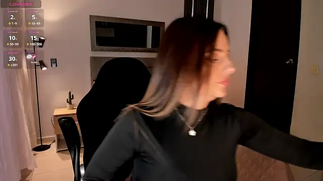 Snapshot of AmyWood chatting on March 5, 2025, 8:10 pm AmyWood online show from March 5, 2025, 8:10 pm