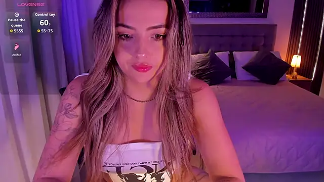 Snapshot of AmyWood chatting on September 16, 2025, 8:32 pm AmyWood online show from September 16, 2025, 8:32 pm