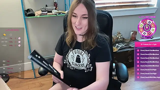 luluvaladon online show from February 28, 2025, 8:50 pm