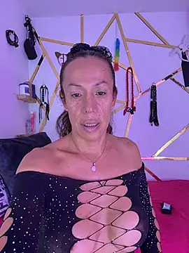 YOURSDEBORA online show from May 9, 2026, 6:33 pm