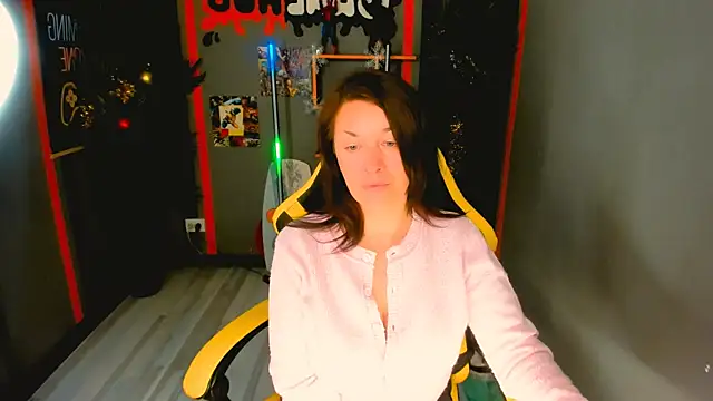 AnaMills online show from December 15, 2025, 10:10 am