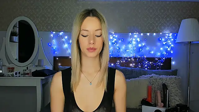 MiaBeeXX online show from October 29, 2025, 11:31 am