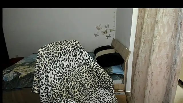 Snapshot of KrissLoona chatting on December 1, 2025, 4:19 pm KrissLoona online show from December 1, 2025, 4:19 pm