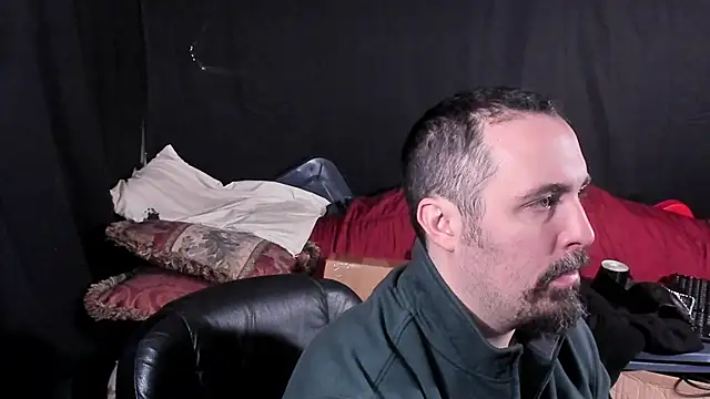 Snapshot of Metalstud chatting on January 14, 2026, 5:49 pm Metalstud online show from January 14, 2026, 5:49 pm