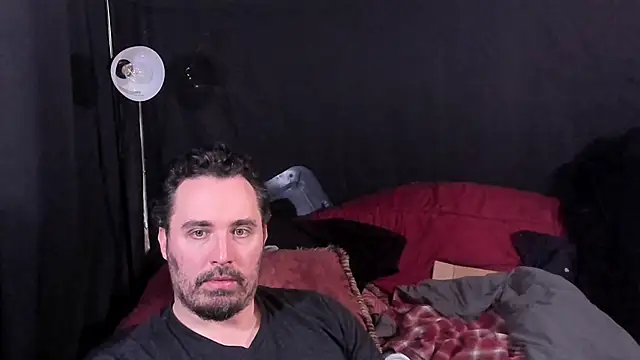 Snapshot of Metalstud chatting on December 22, 2025, 1:17 am Metalstud online show from December 22, 2025, 1:17 am