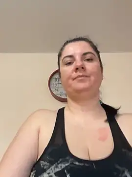 alisiaparril online show from March 18, 2025, 7:01 am