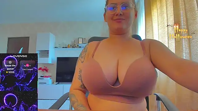 hot evil queen online show from October 21, 2025, 10:36 am