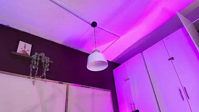 Inndrahot online show from September 30, 2025, 3:56 am