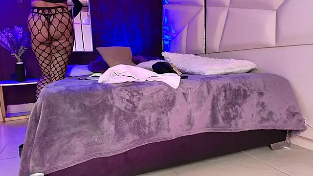 Inndrahot online show from September 25, 2025, 3:34 am