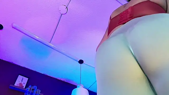 Inndrahot online show from October 7, 2025, 4:24 am